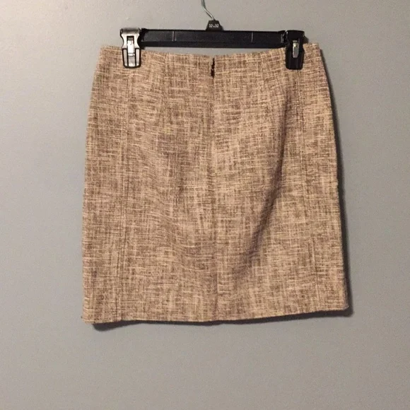 3/$20 LOFT skirt size 2P - Picture 2 of 3